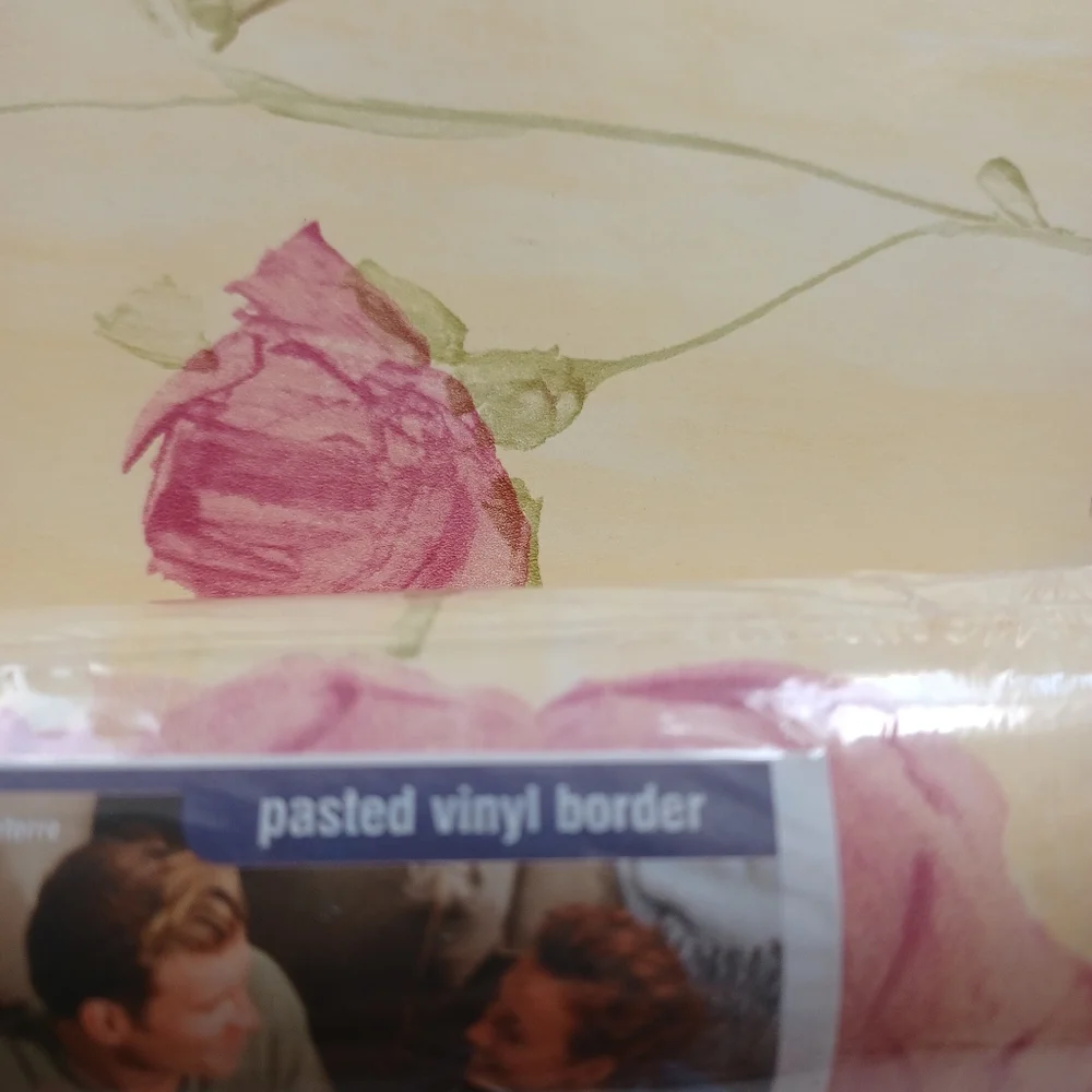 Wallpaper Border Rose's on Yellow Background